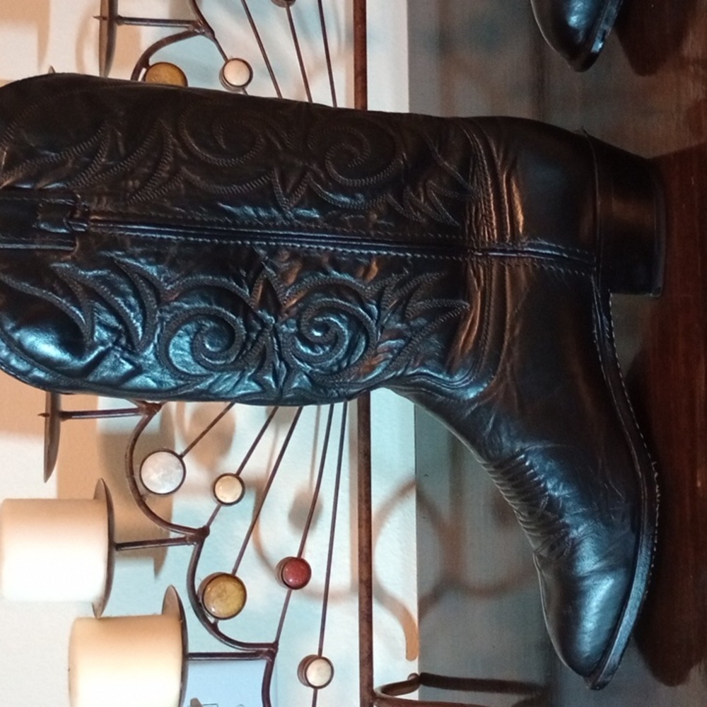 Vintage Texas All American made Black leather boots. Size 8.5